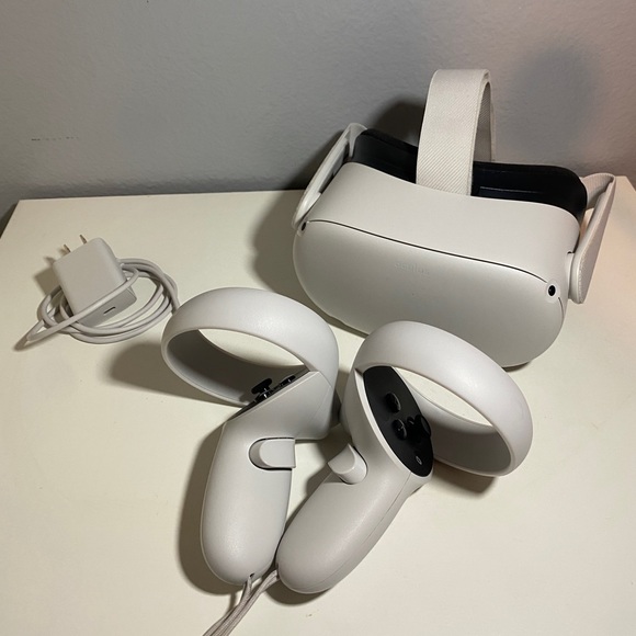 Meta Oculus Quest 2 128GB Standalone VR Headset - White with Carrying Case